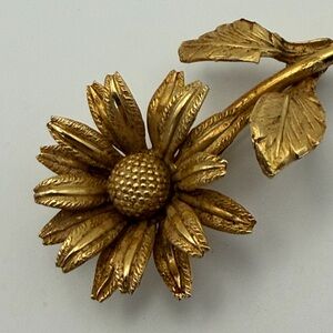 Vintage Lisner Gold Tone Sunflower Brooch
